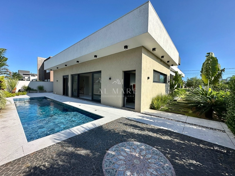 casa em condomínio com quadro suítes, piscina, automatização e sala de tv: 12ª foto da galeria de imagens do imóvel