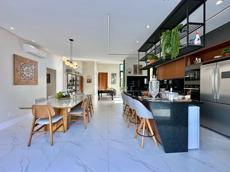 casa em condomínio com quadro suítes, piscina, automatização e sala de tv: 17ª foto da galeria de imagens do imóvel