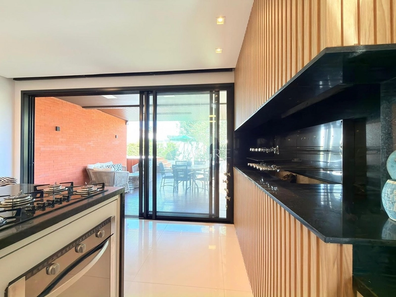 Casa em Condomínio com ofurô : 11ª foto da galeria de imagens do imóvel