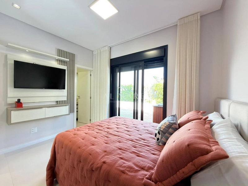 Casa em Condomínio com ofurô : 30ª foto da galeria de imagens do imóvel