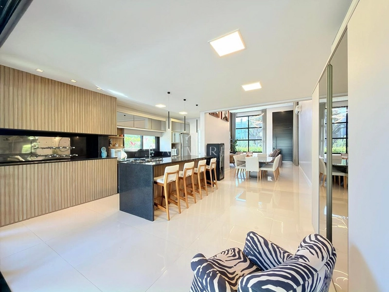 Casa em Condomínio com ofurô : 13ª foto da galeria de imagens do imóvel