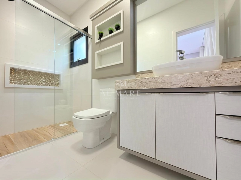 Casa em Condomínio com ofurô : 34ª foto da galeria de imagens do imóvel