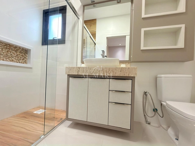 Casa em Condomínio com ofurô : 21ª foto da galeria de imagens do imóvel