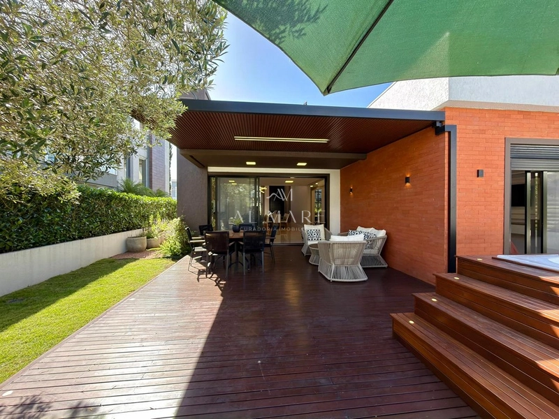 Casa em Condomínio com ofurô : 18ª foto da galeria de imagens do imóvel