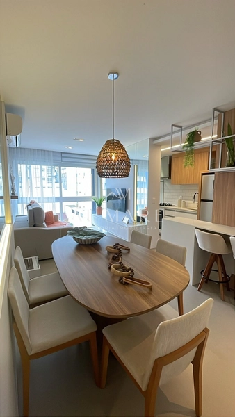 Apartamento de frente duas suítes mobiliado e decorado com infraestrutura no rooftop : 2ª foto da galeria de imagens do imóvel