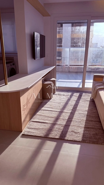 Apartamento com amplo terraço em L: 2ª foto da galeria de imagens do imóvel