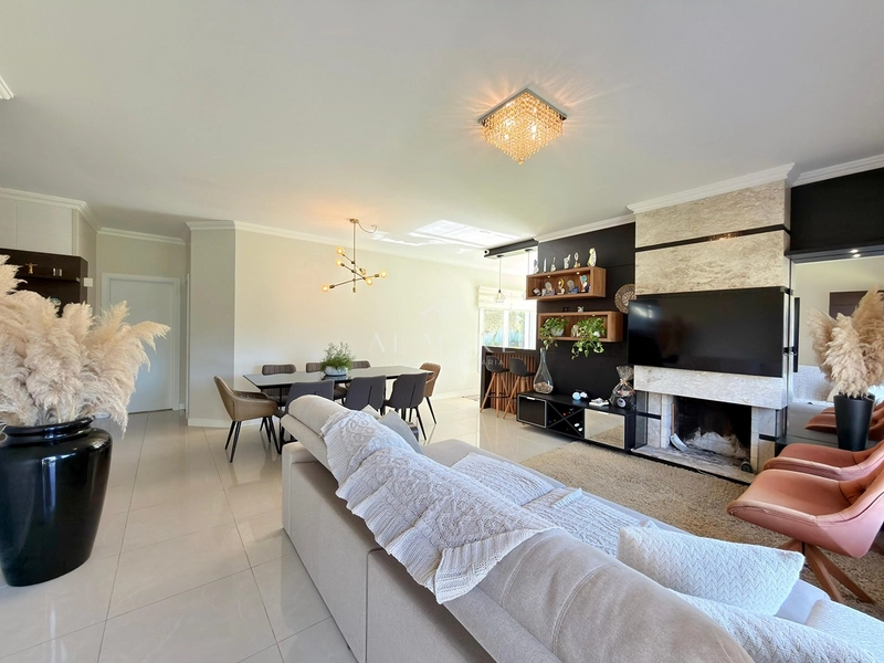 Casa térrea mobiliada e decorada com quatro quartos : 5ª foto da galeria de imagens do imóvel