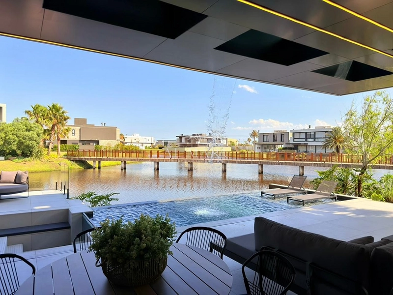 Casa de esquina beira de lago a venda: 26ª foto da galeria de imagens do imóvel