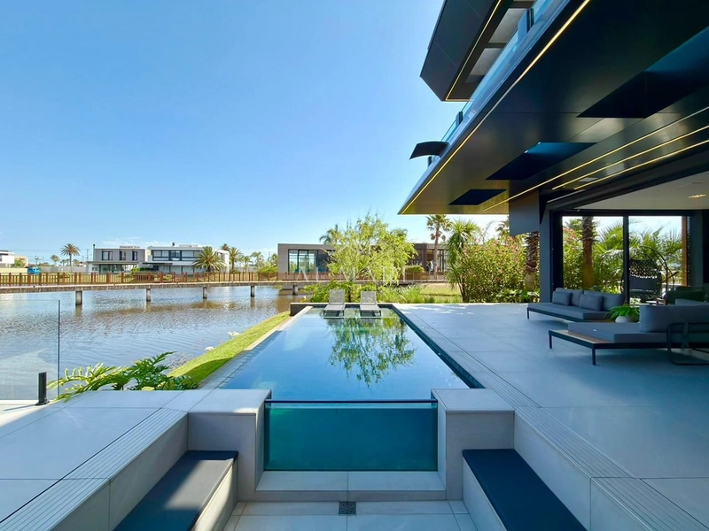 Casa de esquina beira de lago a venda: 24ª foto da galeria de imagens do imóvel