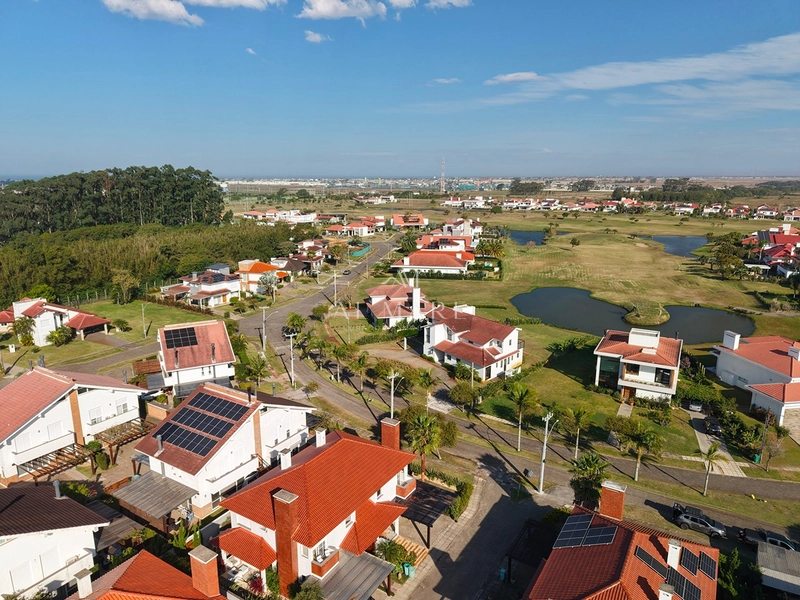 casa em Condomínio com quatro suítes, piso aquecido e fogo de chão: 4ª foto da galeria de imagens do imóvel