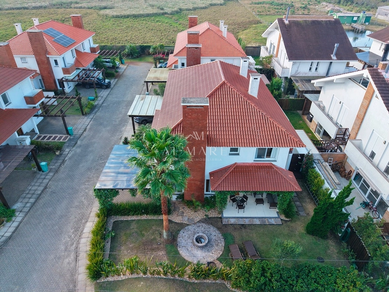 casa em Condomínio com quatro suítes, piso aquecido e fogo de chão: 7ª foto da galeria de imagens do imóvel