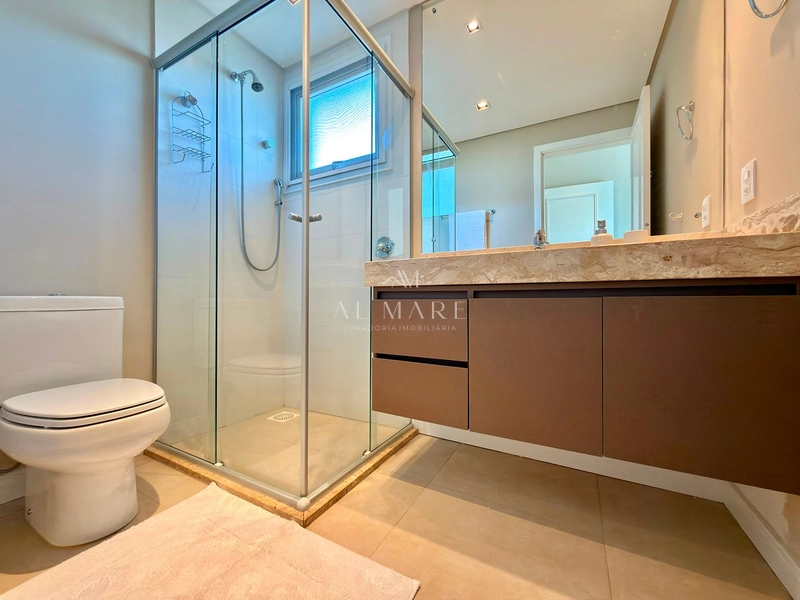 casa em Condomínio com quatro suítes, piso aquecido e fogo de chão: 34ª foto da galeria de imagens do imóvel