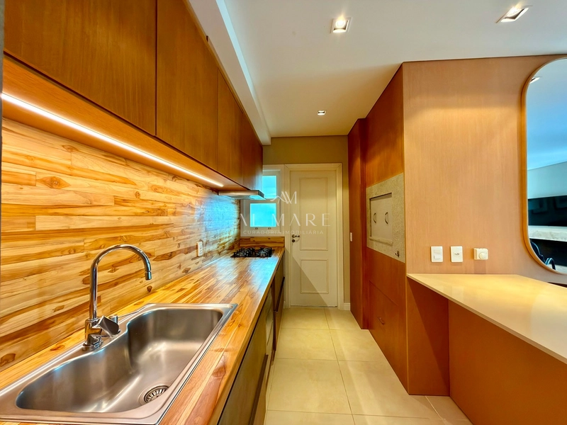 casa em Condomínio com quatro suítes, piso aquecido e fogo de chão: 16ª foto da galeria de imagens do imóvel