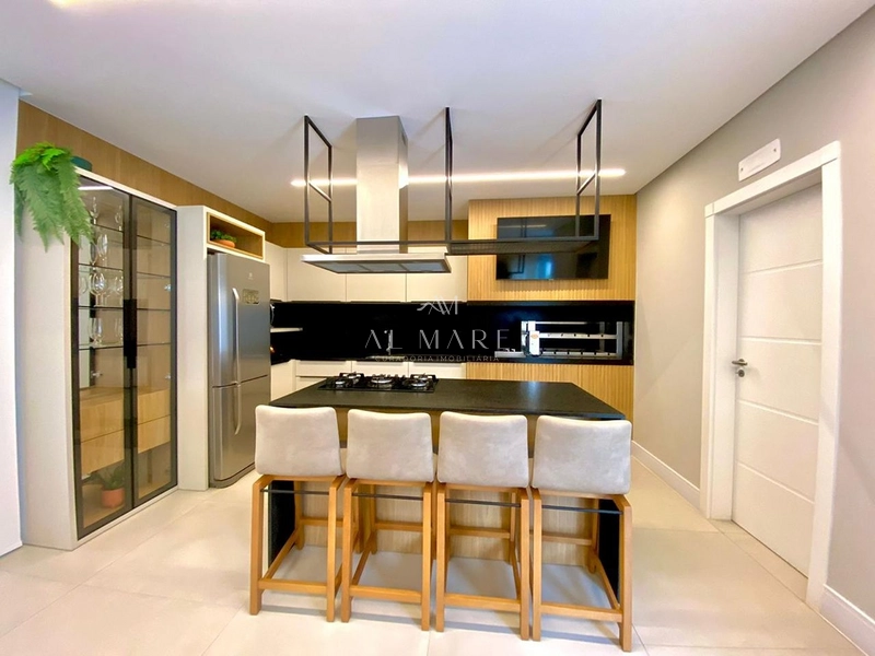 Casa em condomínio com quatro suíte mobiliado e decorado com vagas de garagem: 6ª foto da galeria de imagens do imóvel