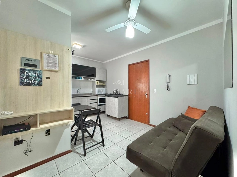 Apartamento de um dormitório mobiliado apenas uma quadra do mar : 3ª foto da galeria de imagens do imóvel