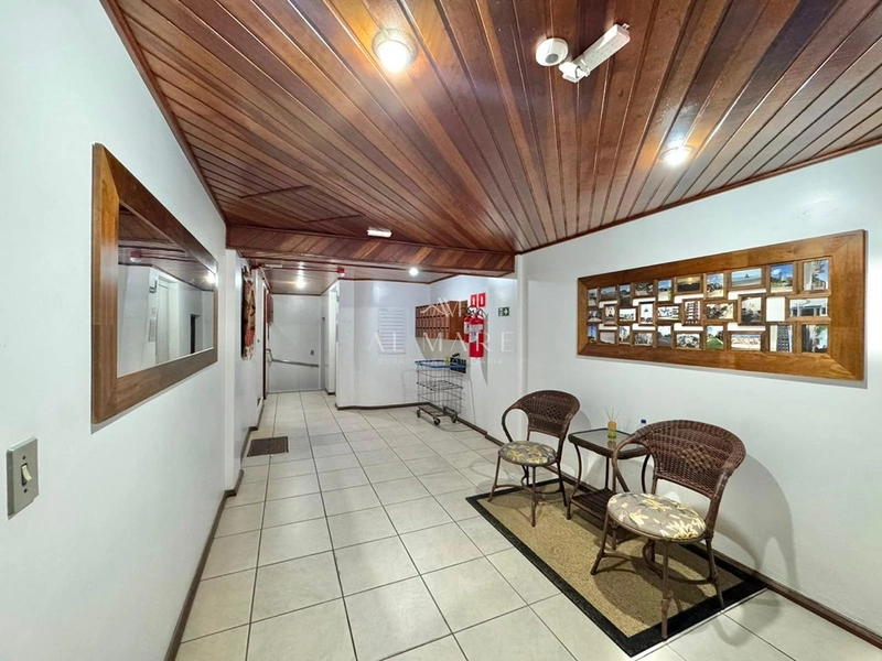 Apartamento de um dormitório mobiliado apenas uma quadra do mar : 7ª foto da galeria de imagens do imóvel