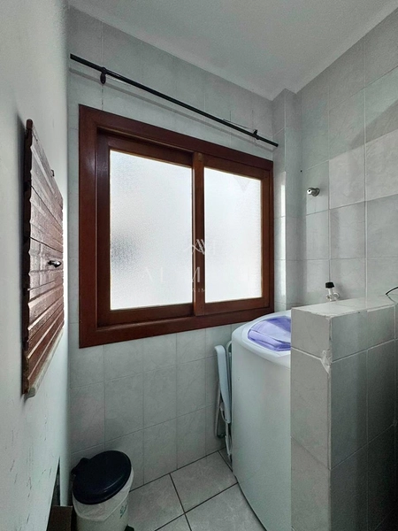 Apartamento de um dormitório mobiliado apenas uma quadra do mar : 2ª foto da galeria de imagens do imóvel