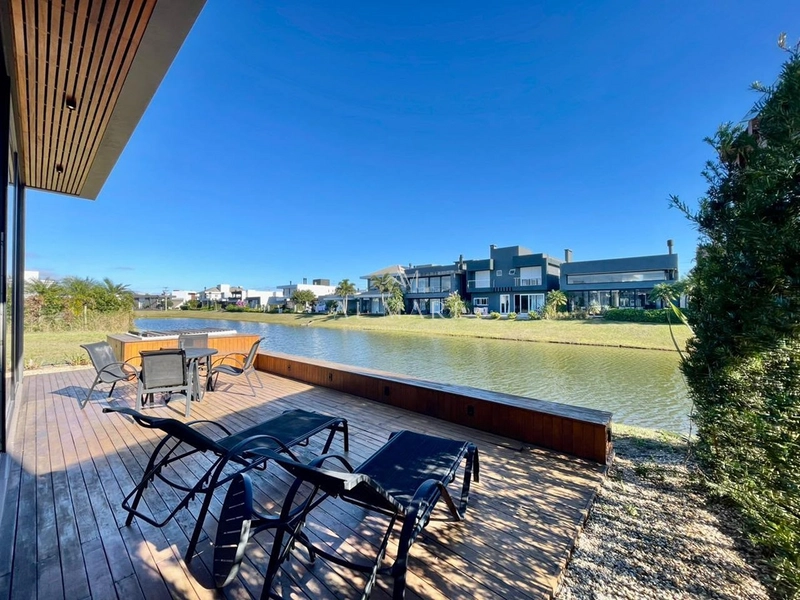 Casa terrea com jacuzzi beira lago: 17ª foto da galeria de imagens do imóvel