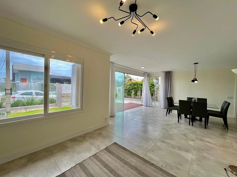 Casa térrea com 3 dormitórios sendo 2 suítes, piscina grande com espaço gourmet com forno de pizza, fogão de rabo e churrasqueira. : 17ª foto da galeria de imagens do imóvel