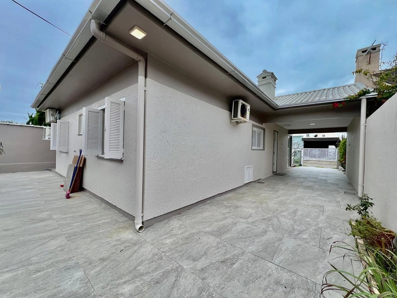 Casa térrea com 3 dormitórios sendo 2 suítes, piscina grande com espaço gourmet com forno de pizza, fogão de rabo e churrasqueira. : 12ª foto da galeria de imagens do imóvel