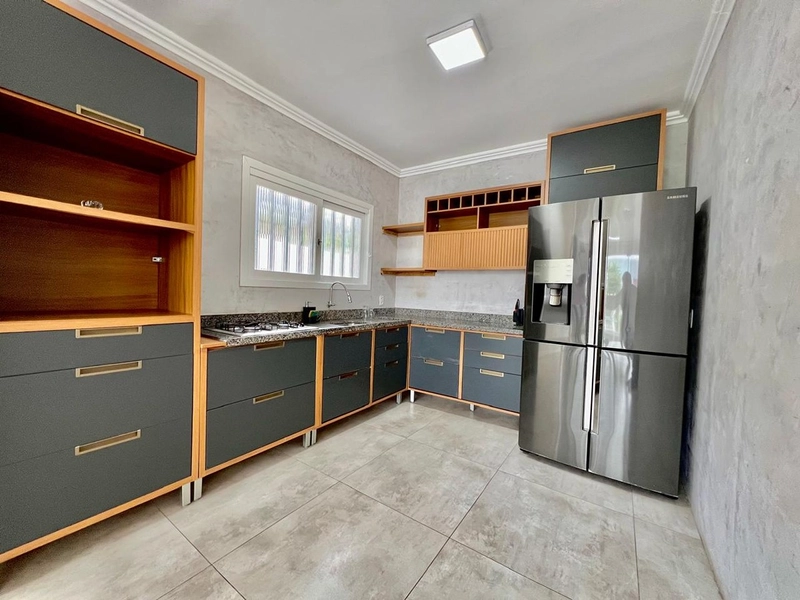 Casa térrea com 3 dormitórios sendo 2 suítes, piscina grande com espaço gourmet com forno de pizza, fogão de rabo e churrasqueira. : 13ª foto da galeria de imagens do imóvel