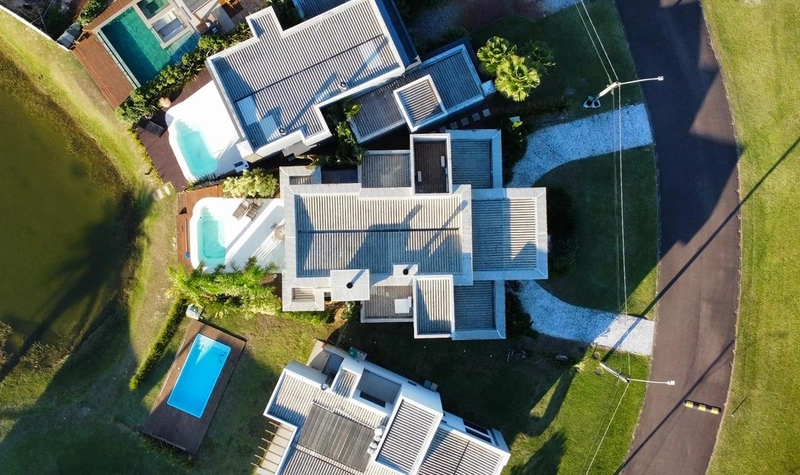 Casa a venda em condomínio Fechado em Xangri-lá. Beira Lago e com 4 suítes individuais. : 7ª foto da galeria de imagens do imóvel