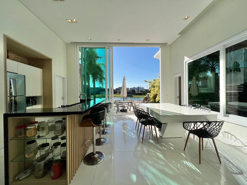 Casa a venda em condomínio Fechado em Xangri-lá. Beira Lago e com 4 suítes individuais. : 15ª foto da galeria de imagens do imóvel