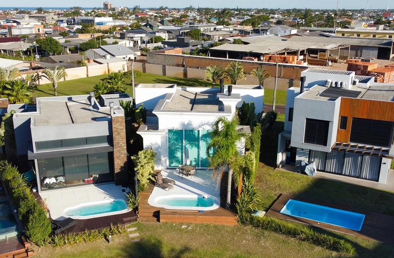 Casa a venda em condomínio Fechado em Xangri-lá. Beira Lago e com 4 suítes individuais. : 8ª foto da galeria de imagens do imóvel
