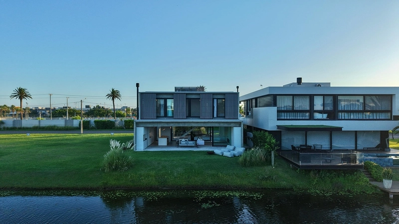 Uma casa única à venda na beira do lago no condomínio Sense! : 4ª foto da galeria de imagens do imóvel