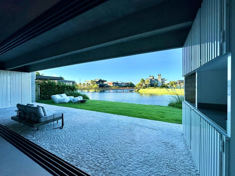 Uma casa única à venda na beira do lago no condomínio Sense! : 16ª foto da galeria de imagens do imóvel