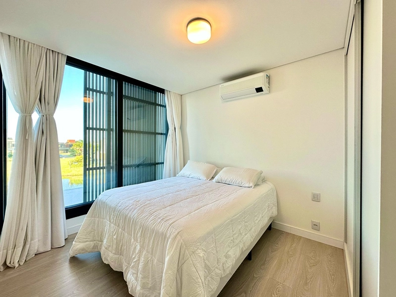 Uma casa única à venda na beira do lago no condomínio Sense! : 27ª foto da galeria de imagens do imóvel
