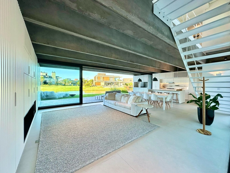 Uma casa única à venda na beira do lago no condomínio Sense! : 9ª foto da galeria de imagens do imóvel