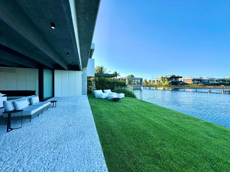 Uma casa única à venda na beira do lago no condomínio Sense! : 14ª foto da galeria de imagens do imóvel
