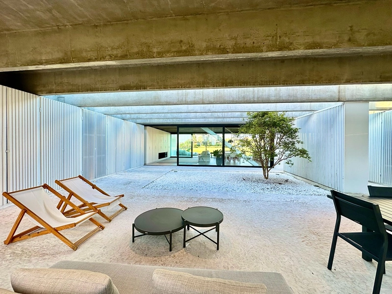 Uma casa única à venda na beira do lago no condomínio Sense! : 5ª foto da galeria de imagens do imóvel