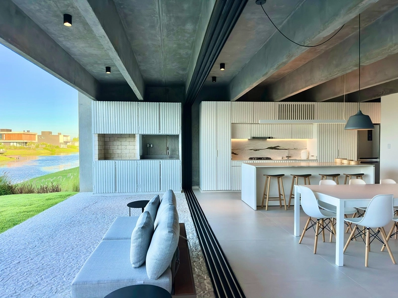 Uma casa única à venda na beira do lago no condomínio Sense! : 11ª foto da galeria de imagens do imóvel