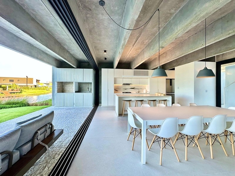 Uma casa única à venda na beira do lago no condomínio Sense! : 13ª foto da galeria de imagens do imóvel