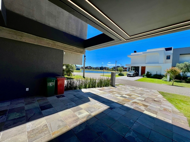 Sobrado incrível, mobiliado e decorado com vista incrível do Lago no Condomínio Sunset em Xangri-lá. : 4ª foto da galeria de imagens do imóvel