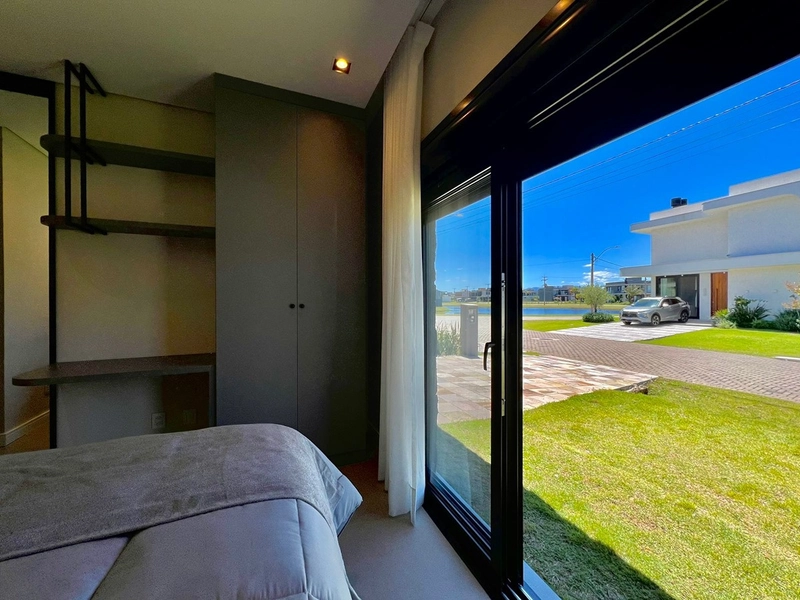 Sobrado incrível, mobiliado e decorado com vista incrível do Lago no Condomínio Sunset em Xangri-lá. : 28ª foto da galeria de imagens do imóvel