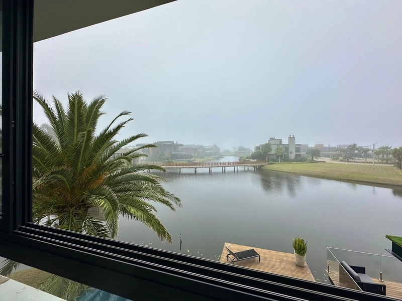 Mansão Beira Lago à venda no Condomínio Sense na praia de Xangri-lá.: 20ª foto da galeria de imagens do imóvel