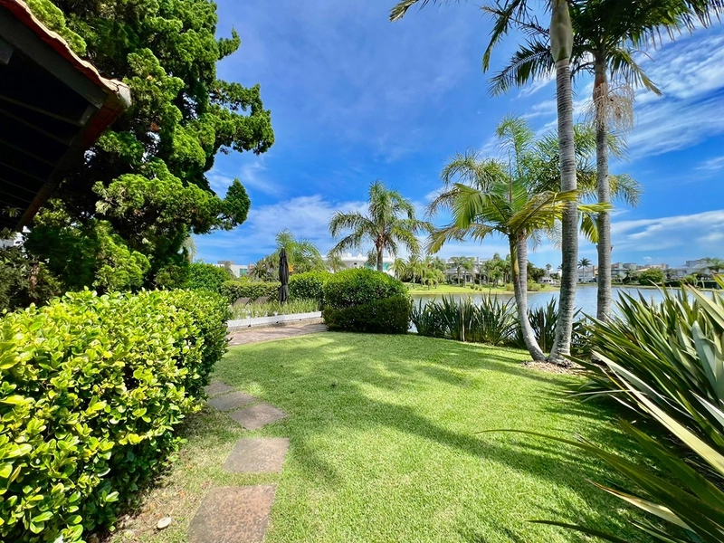 Sobrado beira lago no Condomínio Atlântida Ilhas Park em Atlântida - Xangri-lá!: 12ª foto da galeria de imagens do imóvel