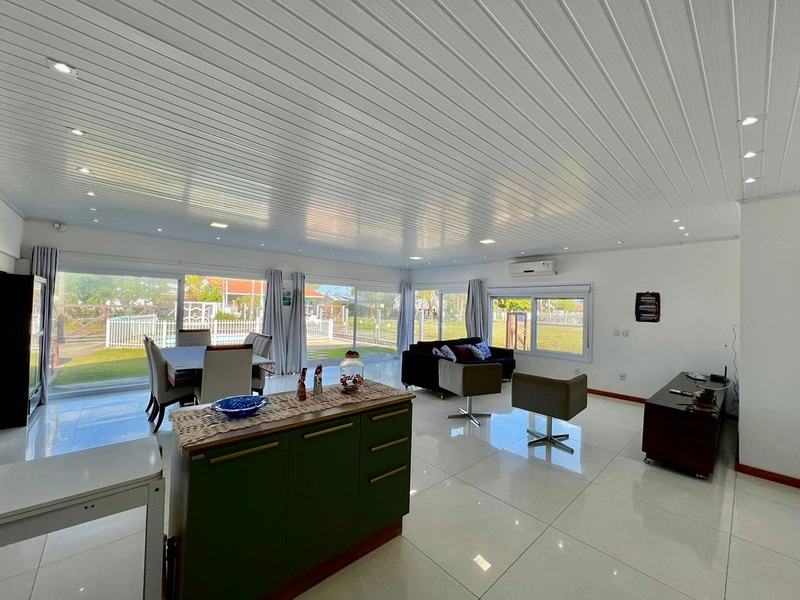 Casa à venda em Xangri-lá, no centro, lado Mar e de esquina com Alameda. Próximo do Mar. : 13ª foto da galeria de imagens do imóvel