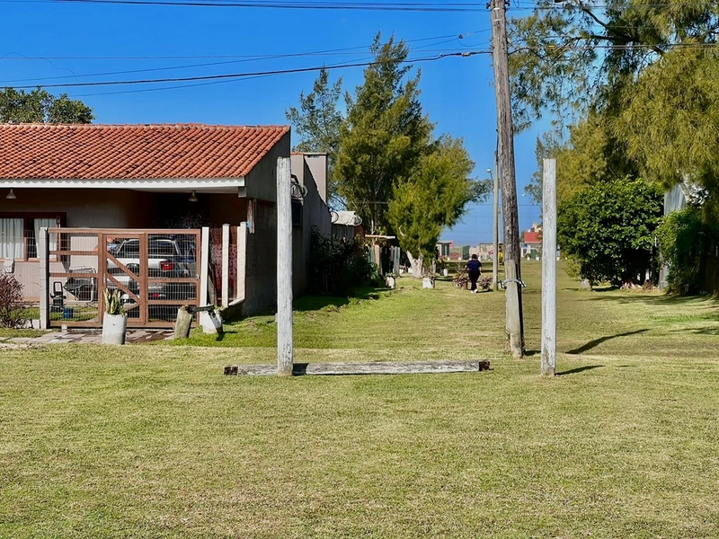 Casa à venda em Xangri-lá, no centro, lado Mar e de esquina com Alameda. Próximo do Mar. : 2ª foto da galeria de imagens do imóvel