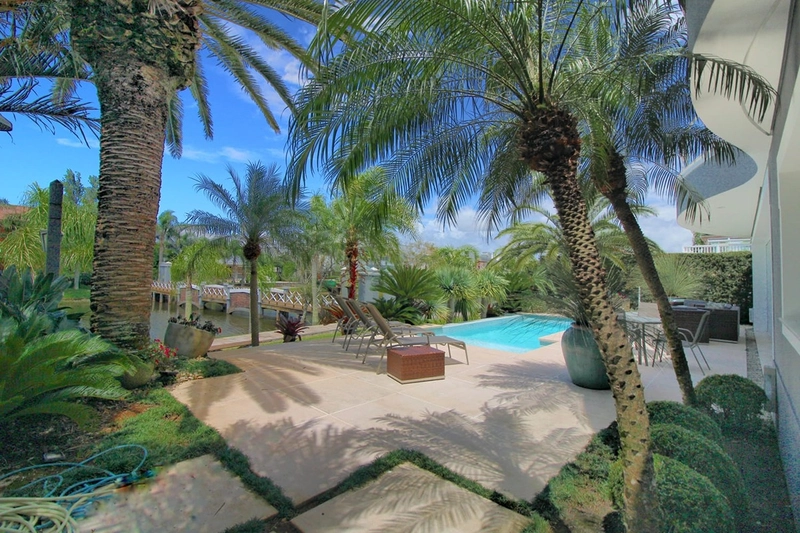 Mansão Beira Lago com 6 suítes à Venda no Ilhas Park em Atlântida.: 4ª foto da galeria de imagens do imóvel