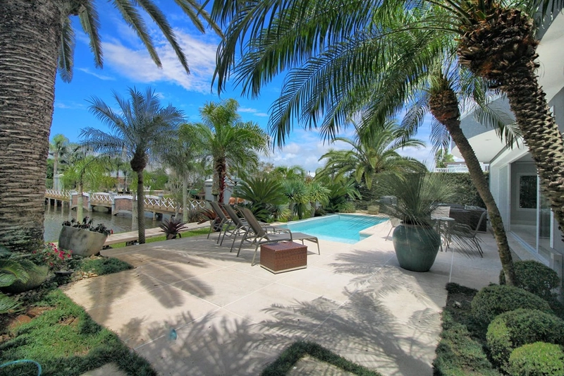 Mansão Beira Lago com 6 suítes à Venda no Ilhas Park em Atlântida.: 9ª foto da galeria de imagens do imóvel