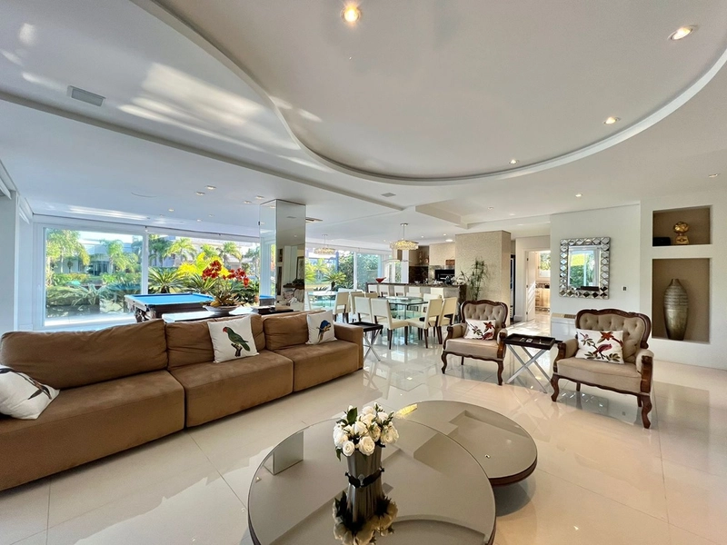 Mansão de 2 terrenos Beira Lago no Condomínio Atlântida Ilhas Park com 6 suítes. : 16ª foto da galeria de imagens do imóvel