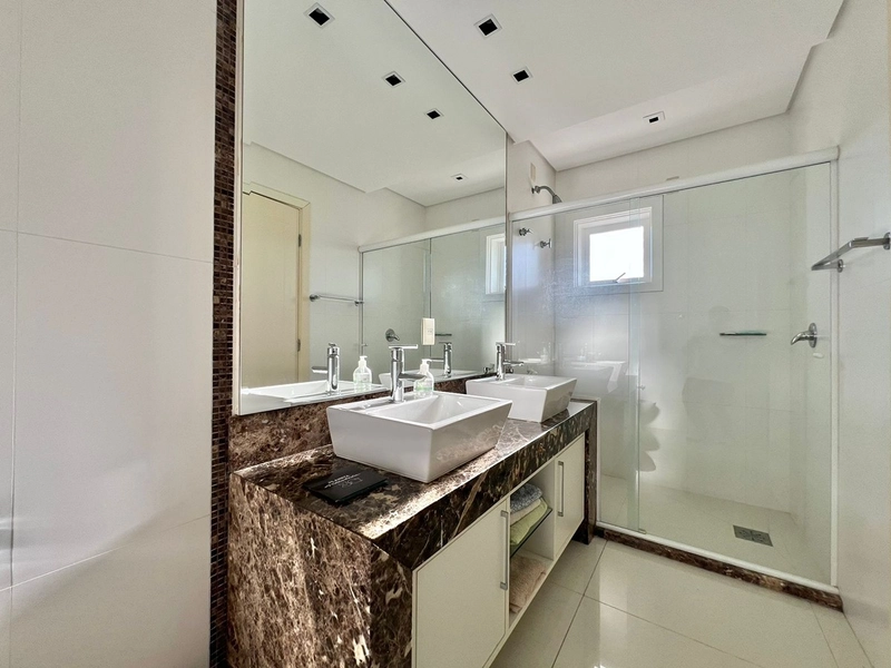 Mansão de 2 terrenos Beira Lago no Condomínio Atlântida Ilhas Park com 6 suítes. : 41ª foto da galeria de imagens do imóvel