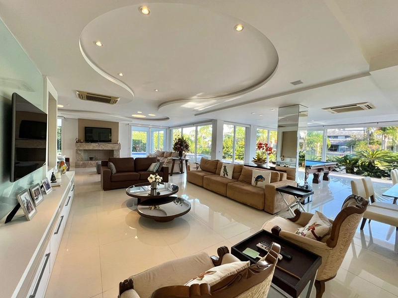 Mansão de 2 terrenos Beira Lago no Condomínio Atlântida Ilhas Park com 6 suítes. : 28ª foto da galeria de imagens do imóvel