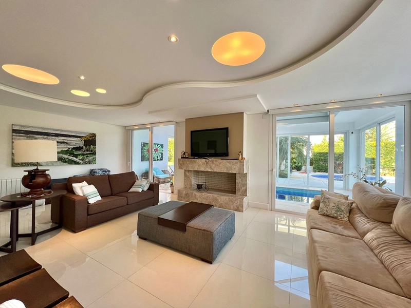 Mansão de 2 terrenos Beira Lago no Condomínio Atlântida Ilhas Park com 6 suítes. : 27ª foto da galeria de imagens do imóvel