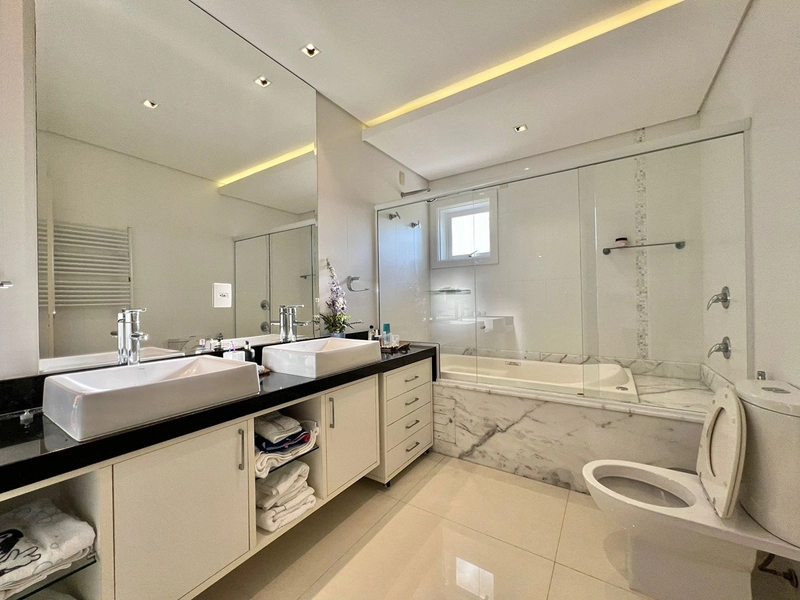 Mansão de 2 terrenos Beira Lago no Condomínio Atlântida Ilhas Park com 6 suítes. : 36ª foto da galeria de imagens do imóvel