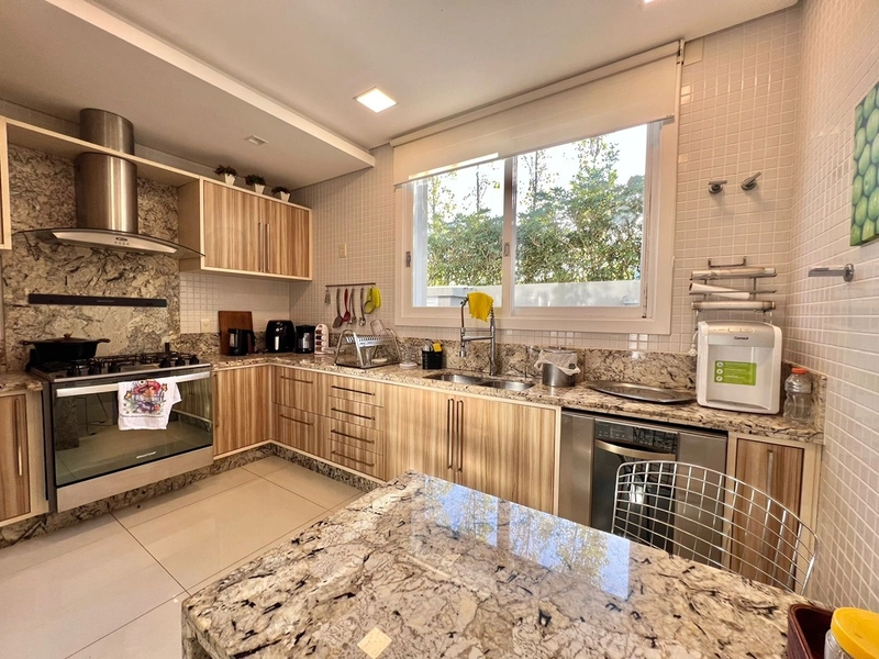 Mansão de 2 terrenos Beira Lago no Condomínio Atlântida Ilhas Park com 6 suítes. : 44ª foto da galeria de imagens do imóvel